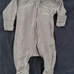 Bonds Wondersuit - Charcoal & White stripes - size newborn/0000
